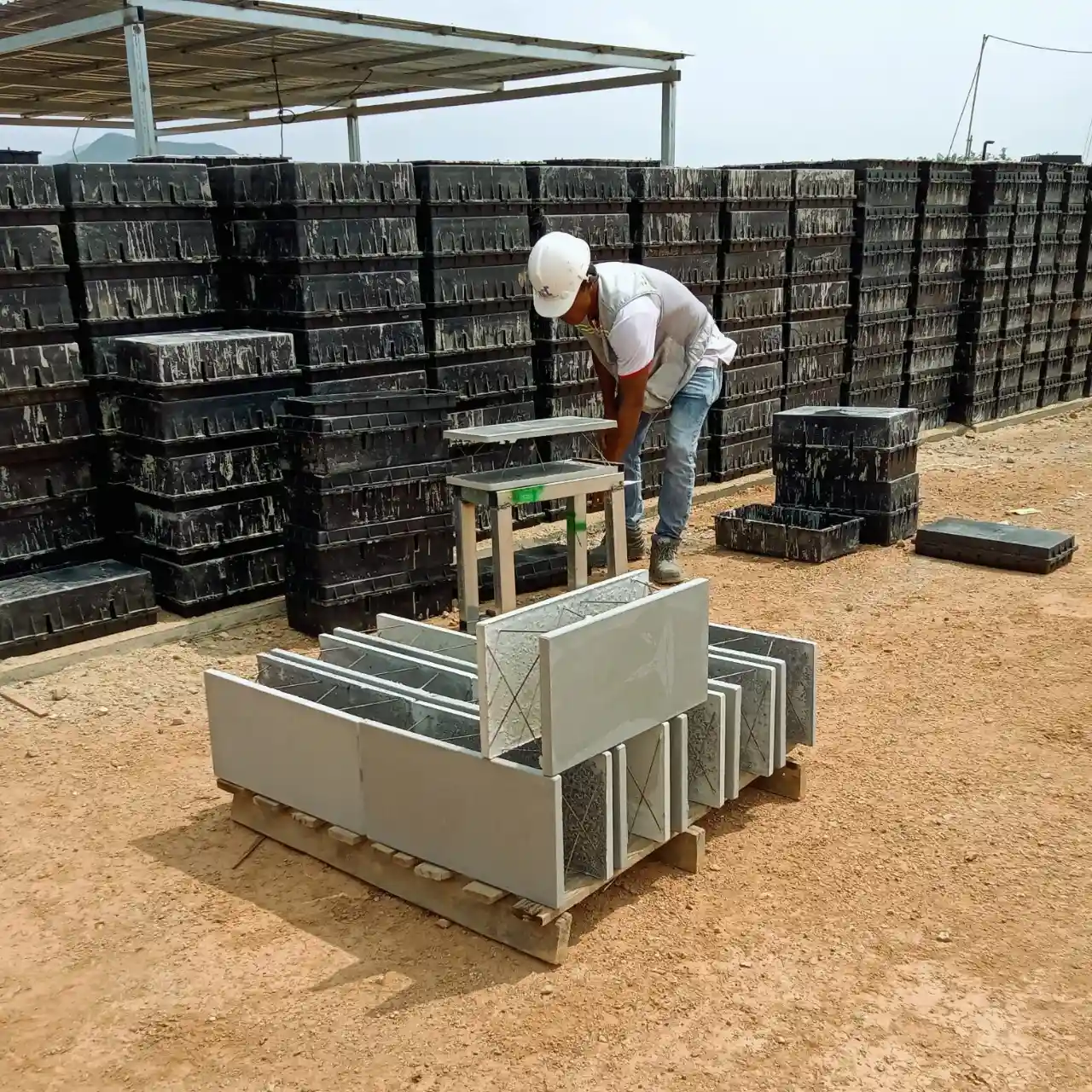 Khuôn đúc gạch block không nung VRO thông minh, trọng lượng nhẹ, dễ sử dụng, sản xuất gạch nhanh chóng